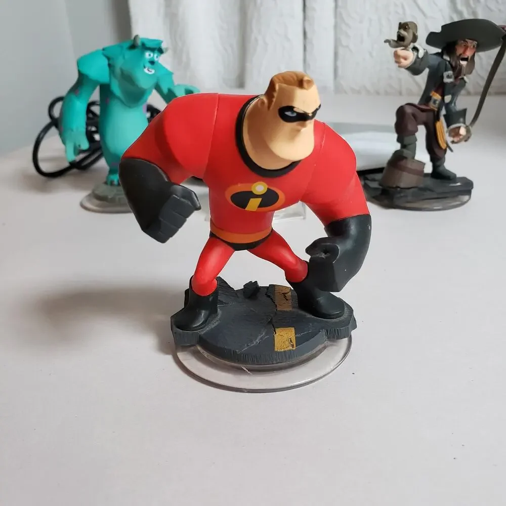 Disney Infinity Starter Pack Figures & Base Play Set Sully Mr. Incredible Pirate